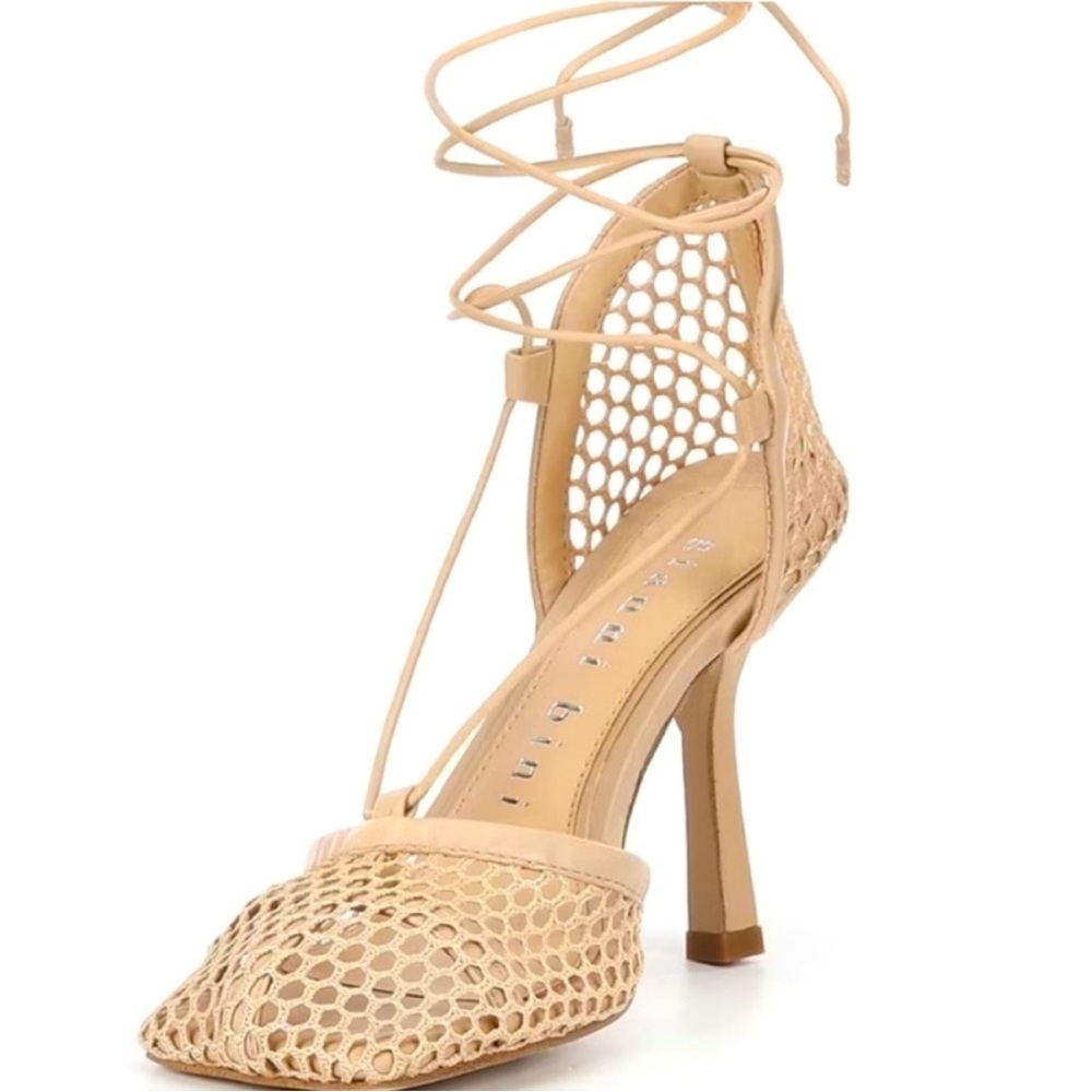 Elegant Tan Lace-Up heels. Gianni Bini